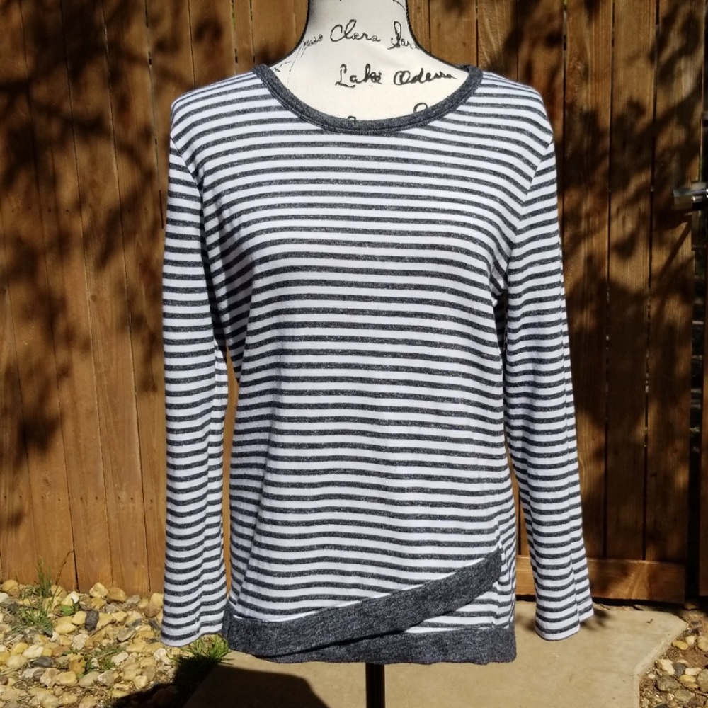 Bobbie Brooks ladies gray and white sweater Medium